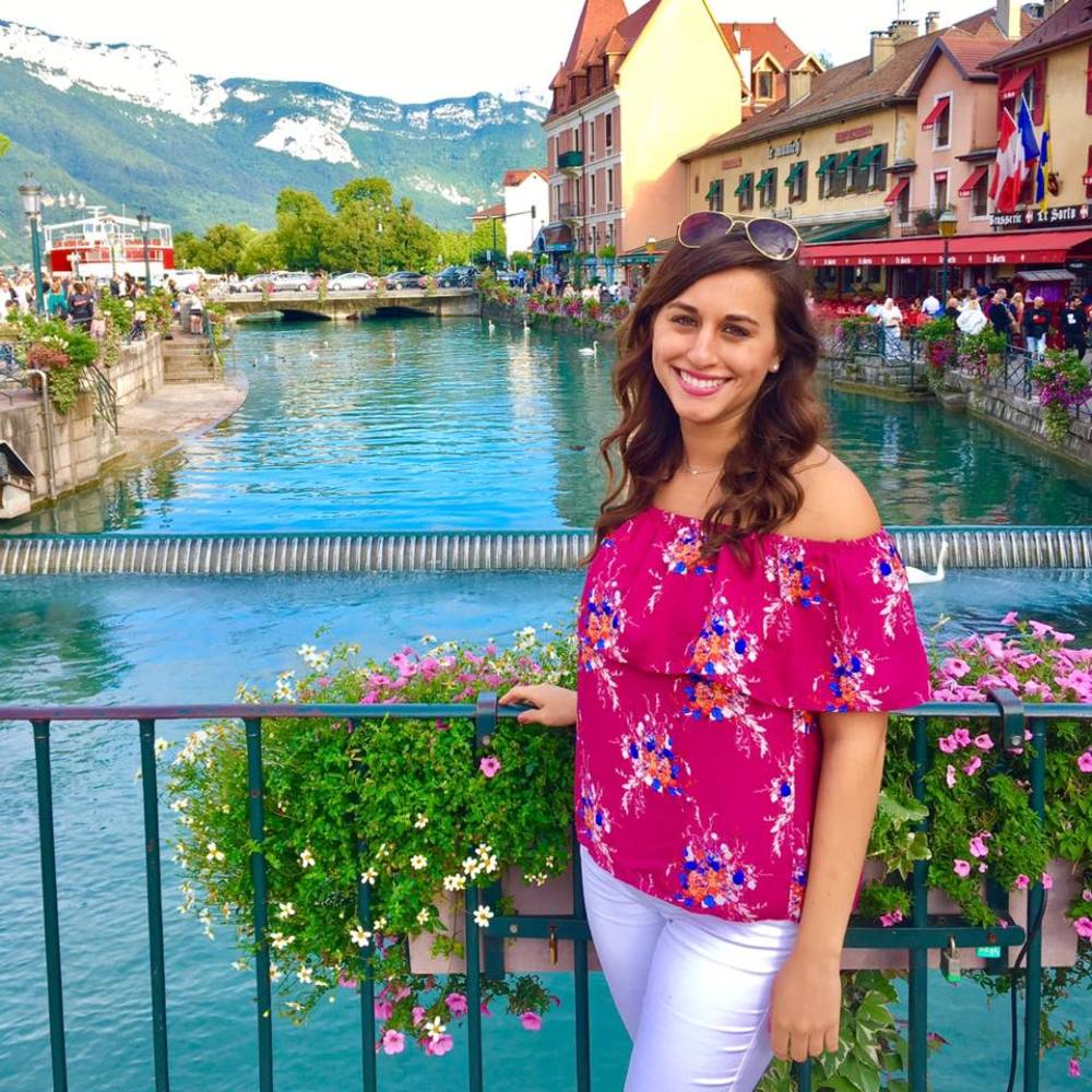 Meet your Posher, Danielle